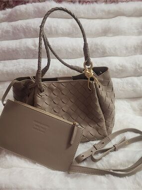 Small Woven Tote/crossbody Bag with Zip Pouch - Taupe